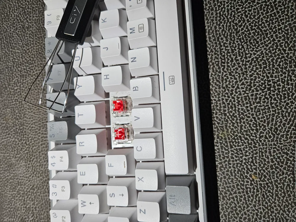 Glorious model O wireless and mechanical keyboard with tool image indicator(2)