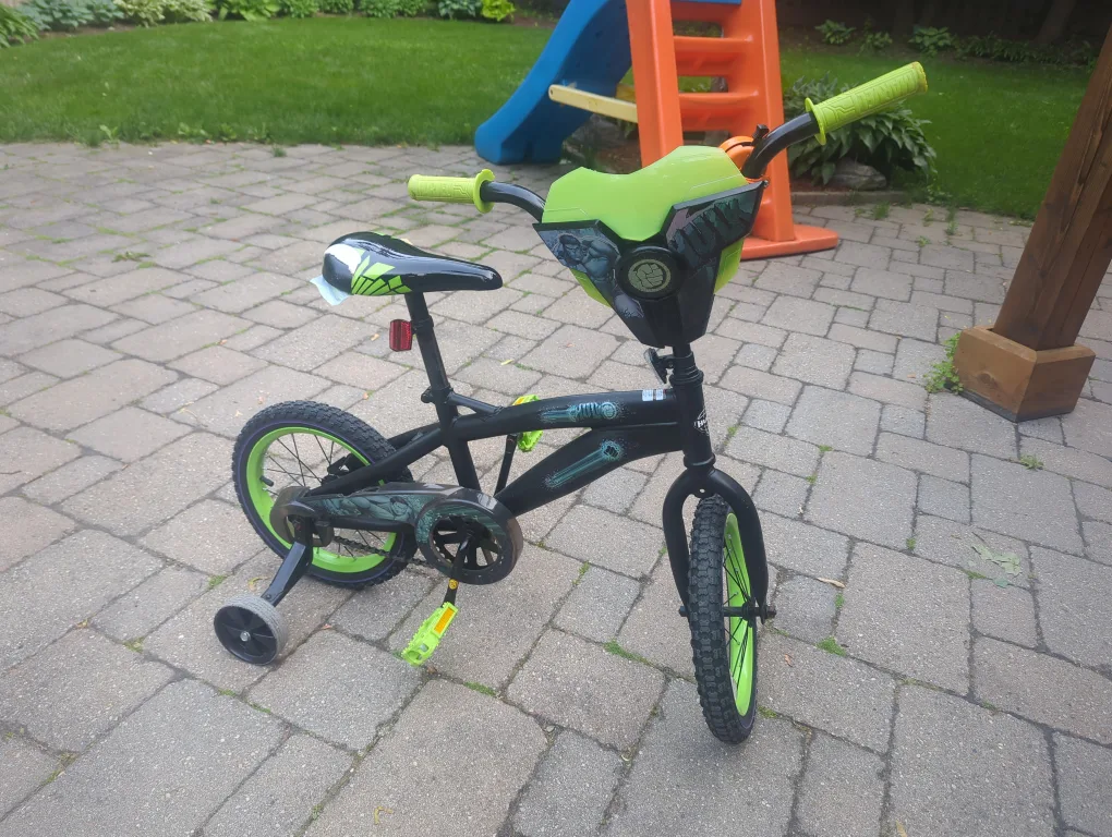 Kids' Bicycle with Training Wheels thumbnail