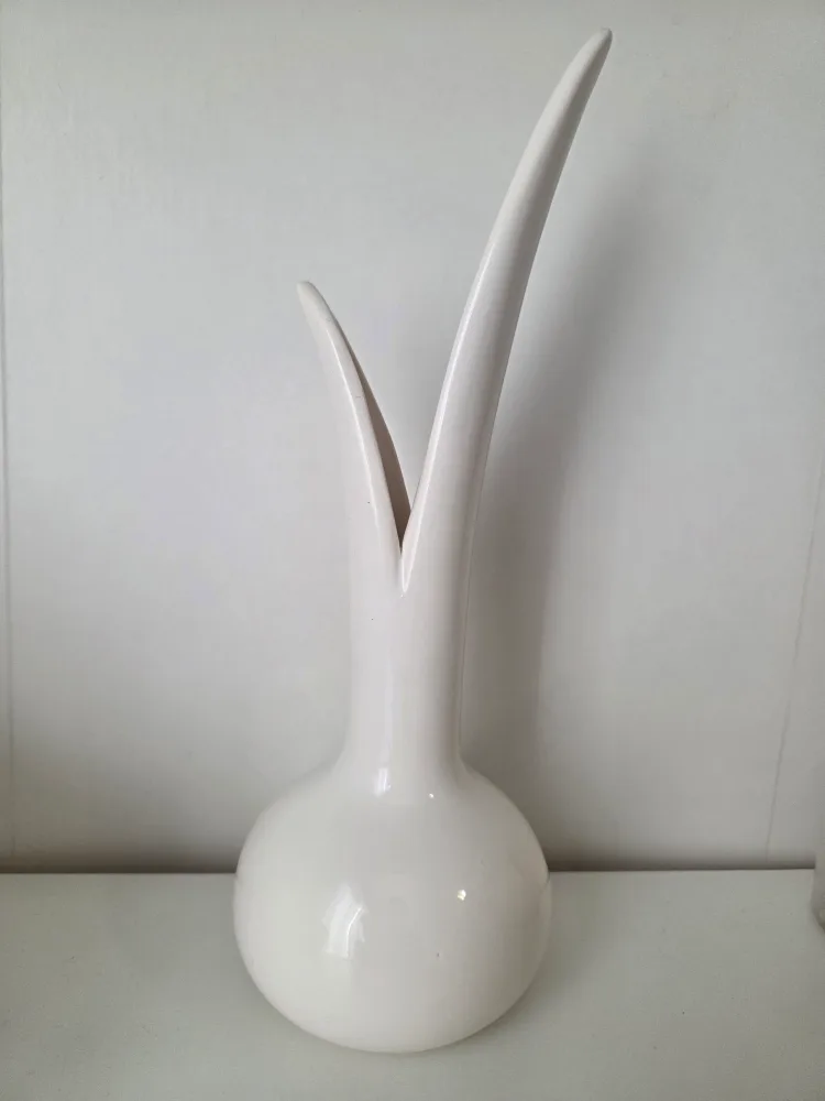 White Ceramic Vase #freecycle thumbnail