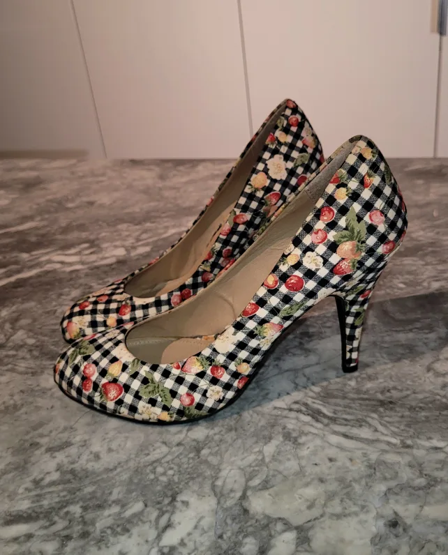 Forever 21 Picnic Floral Strawberry Cherry Gingham Heels image indicator(5)