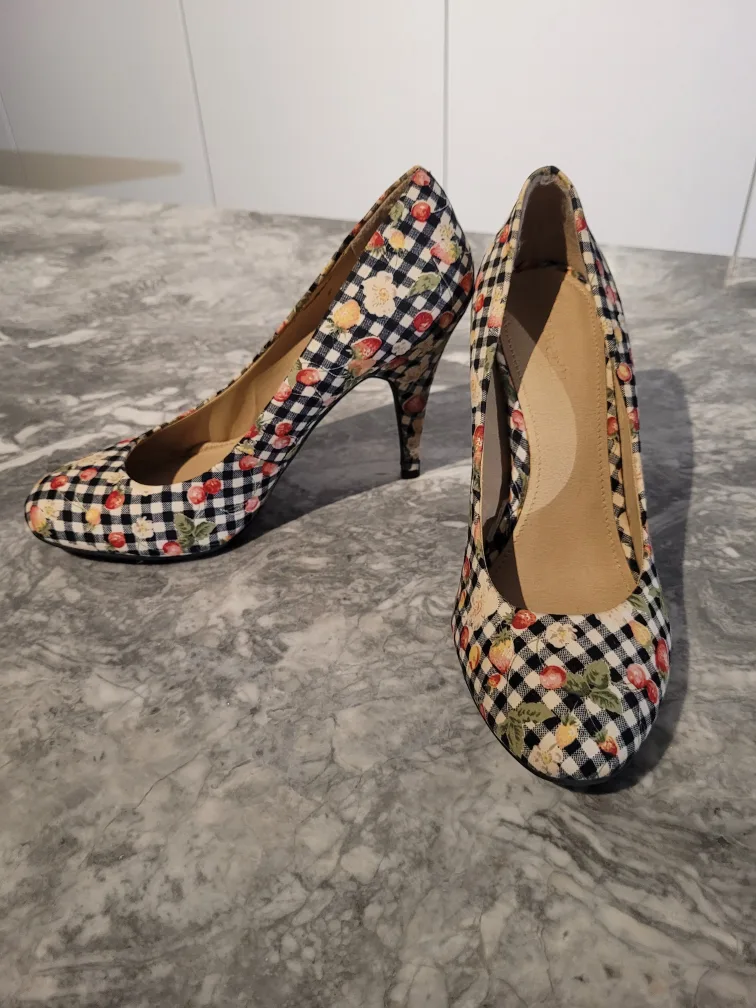 Forever 21 Picnic Floral Strawberry Cherry Gingham Heels image indicator(6)