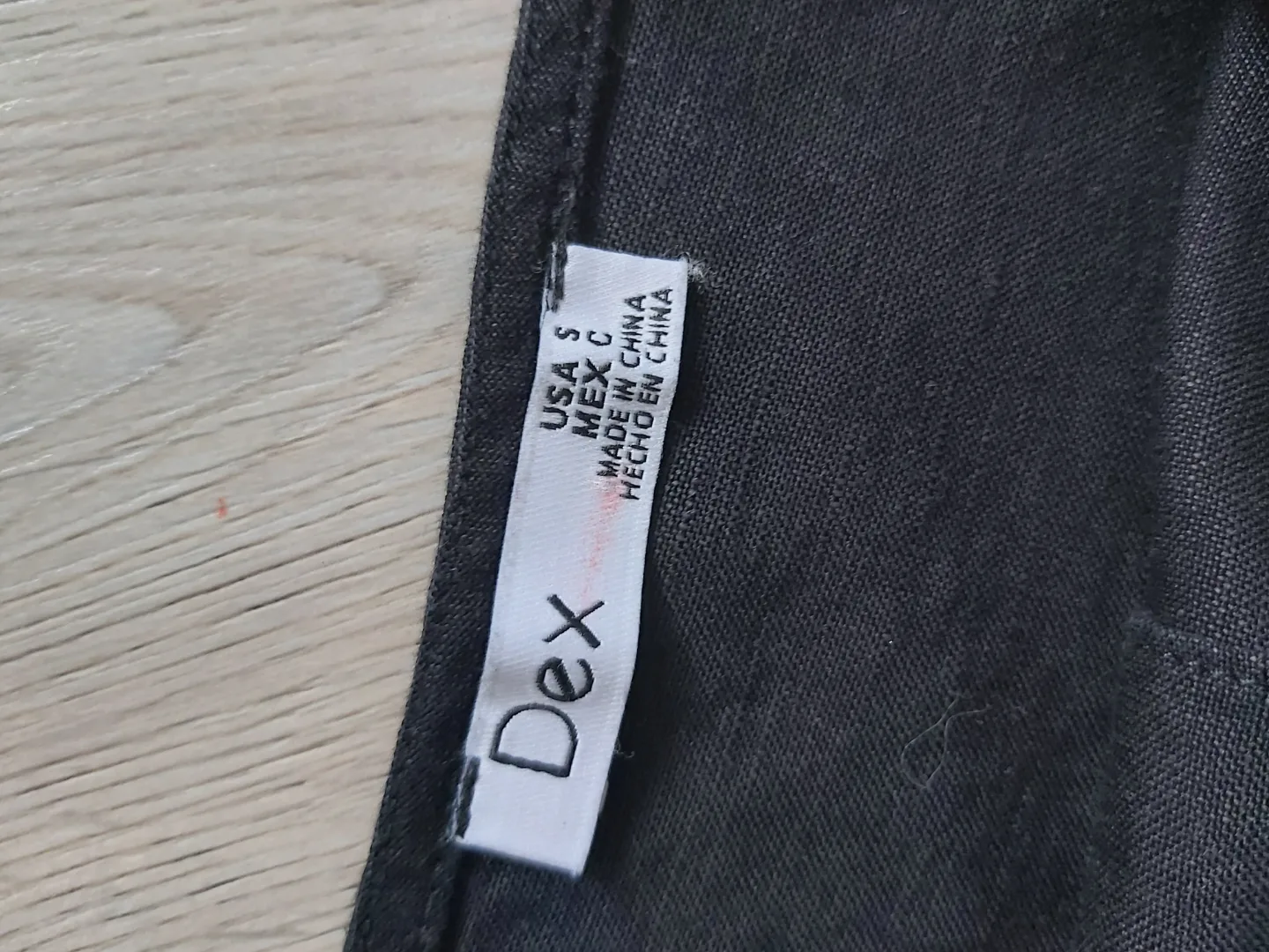 Black tank with buttons image indicator(3)