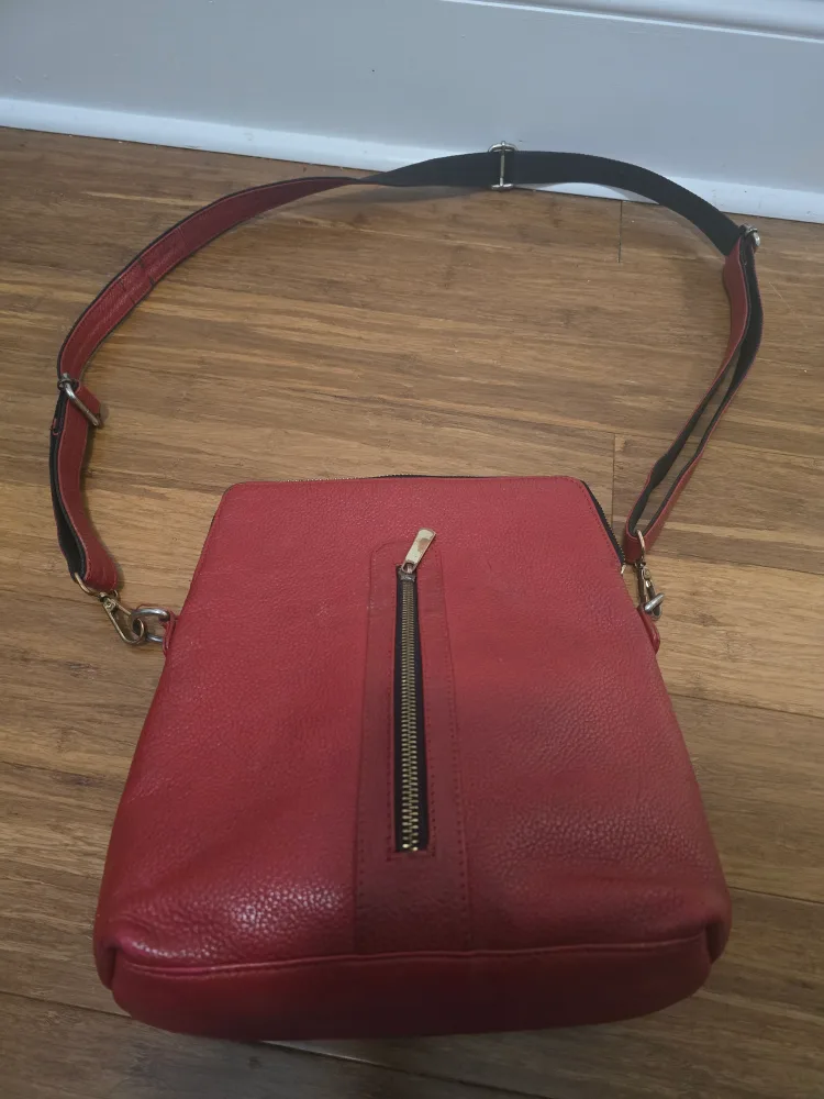 Red Shoulder Bag thumbnail