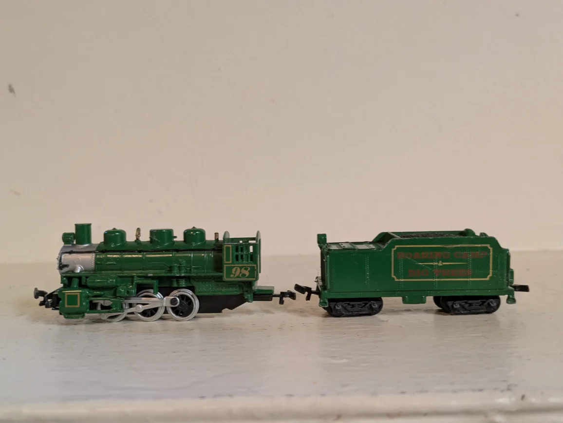 Maisto Green Train and Car image indicator(3)