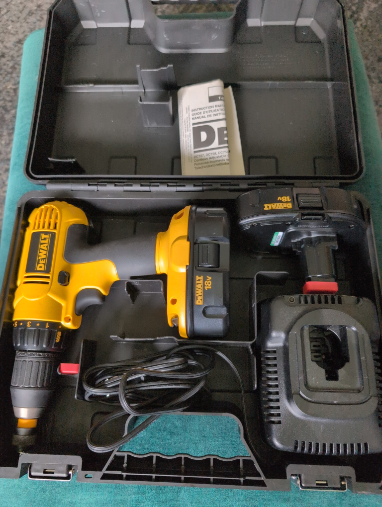 DEWALT Cordless Drill Set