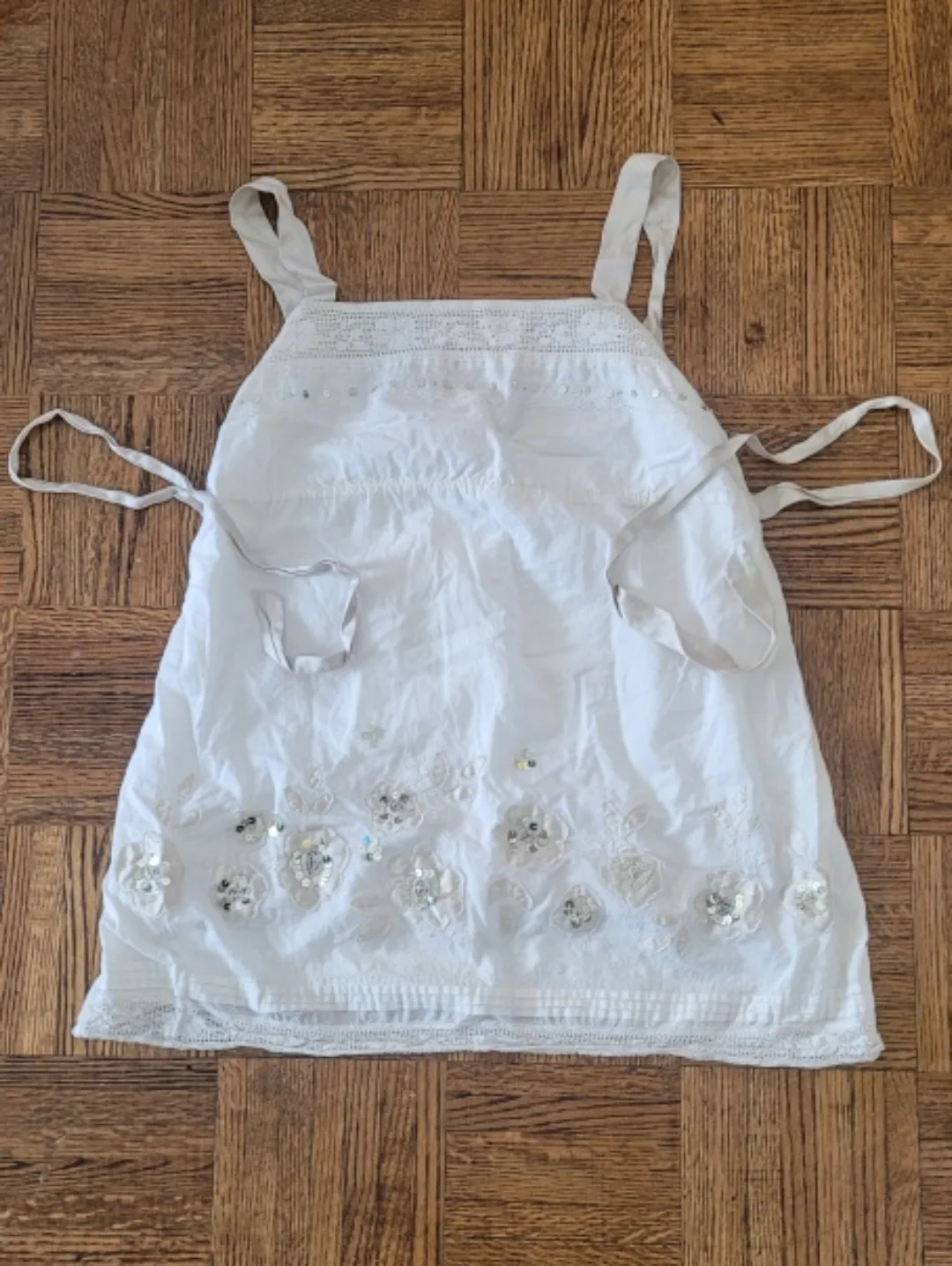 🥕White Top with Sequin Detail 💚 thumbnail