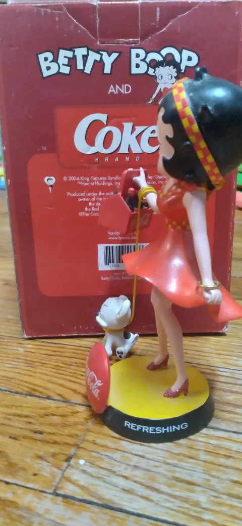 BETTY BOOP and COCA-COLA Porcelain Figurine image indicator(3)