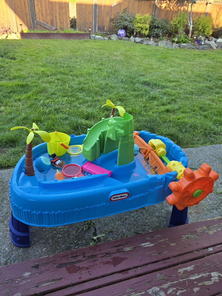 Little Tikes Waterfall Oasis Water Table