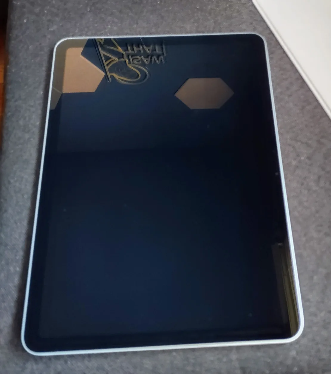 iPad Air with Magic Keyboard and Apple pencil image indicator(3)