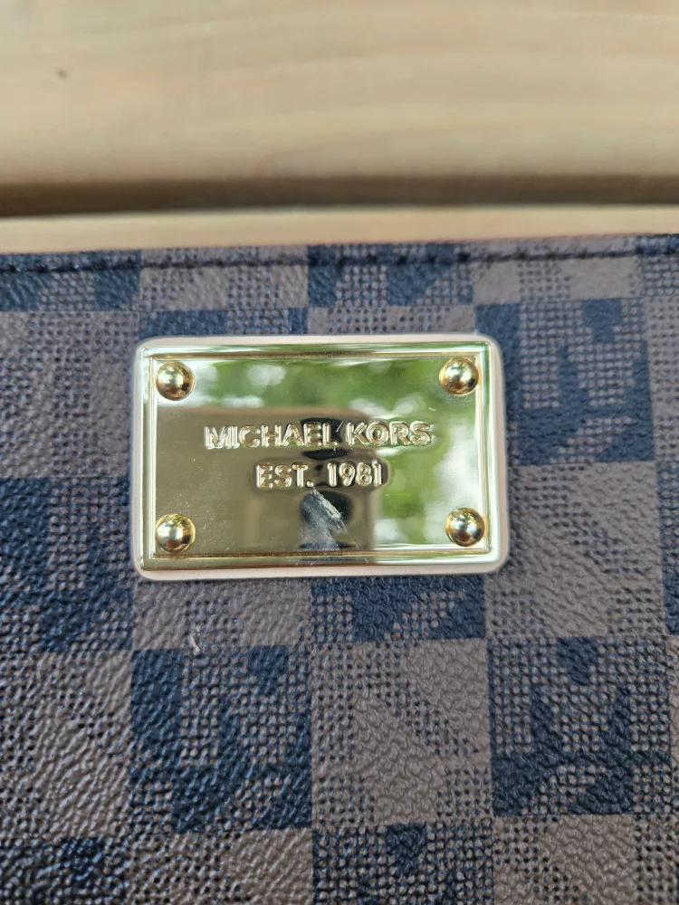 Michael Kors checkered wallet image indicator(2)