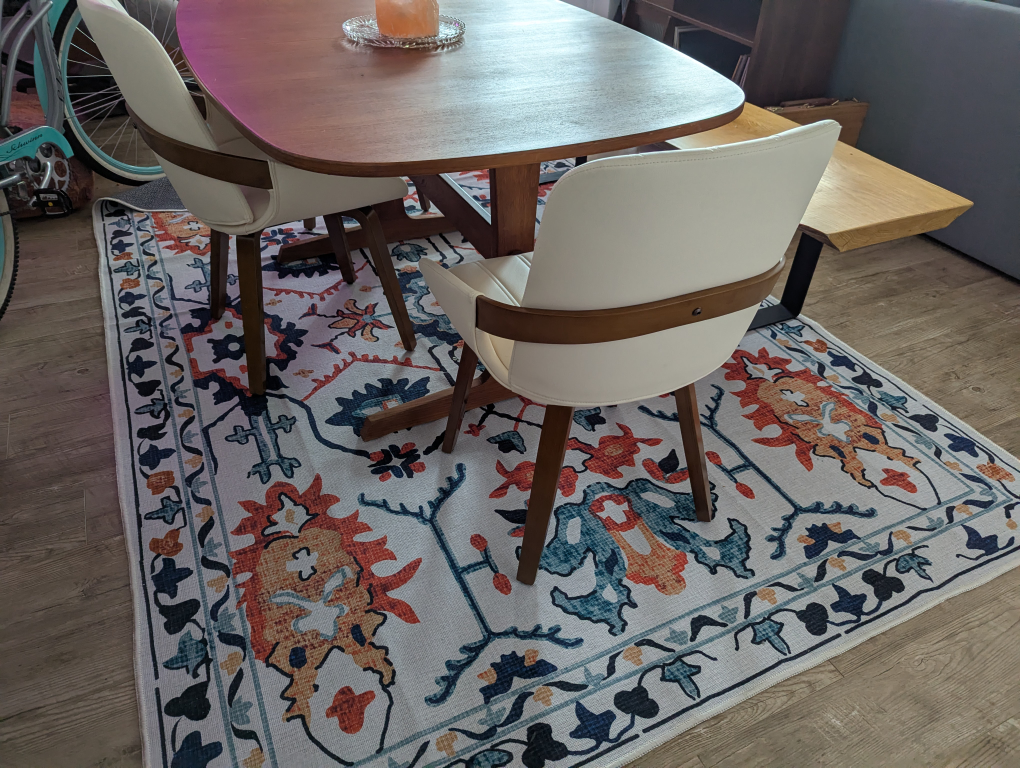 Area Rug with Ornate Pattern - 6 X 9 - photo 3