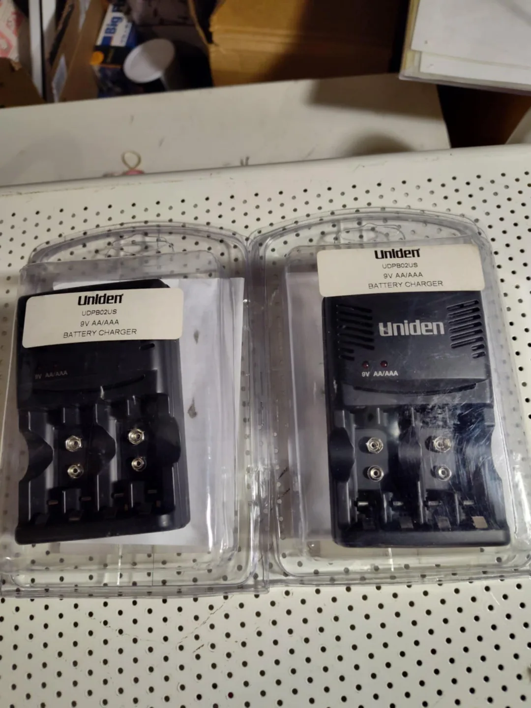 Uniden  9V AA and AAA Battery Charger thumbnail