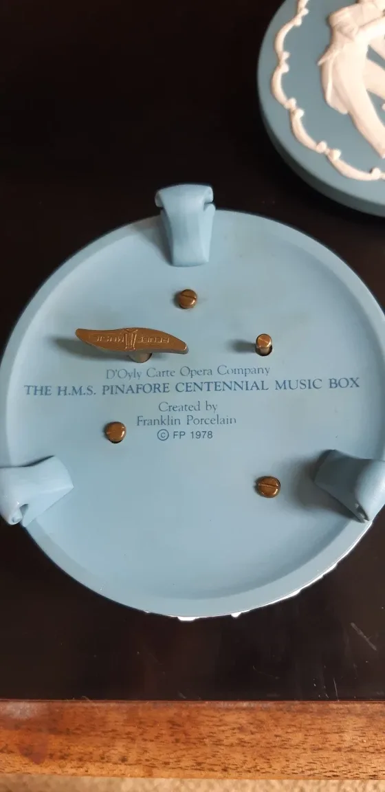Franklin Porcelain H.M.S. Pinafore Music Box image indicator(3)