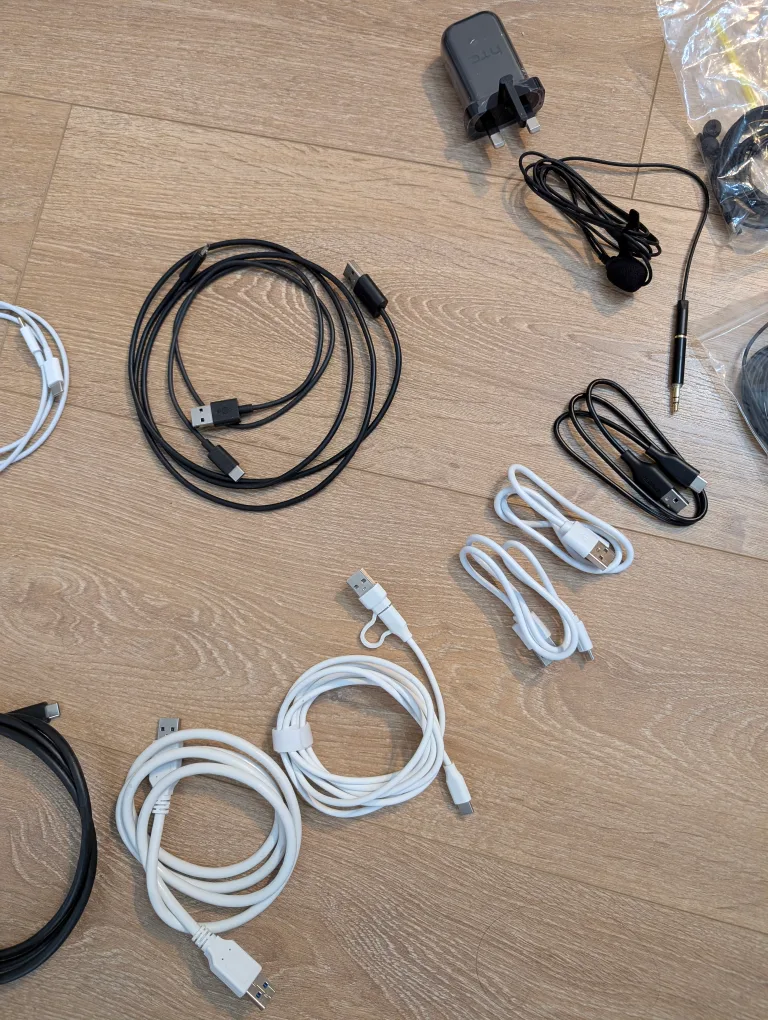 Variety of Cables and Charger image indicator(4)