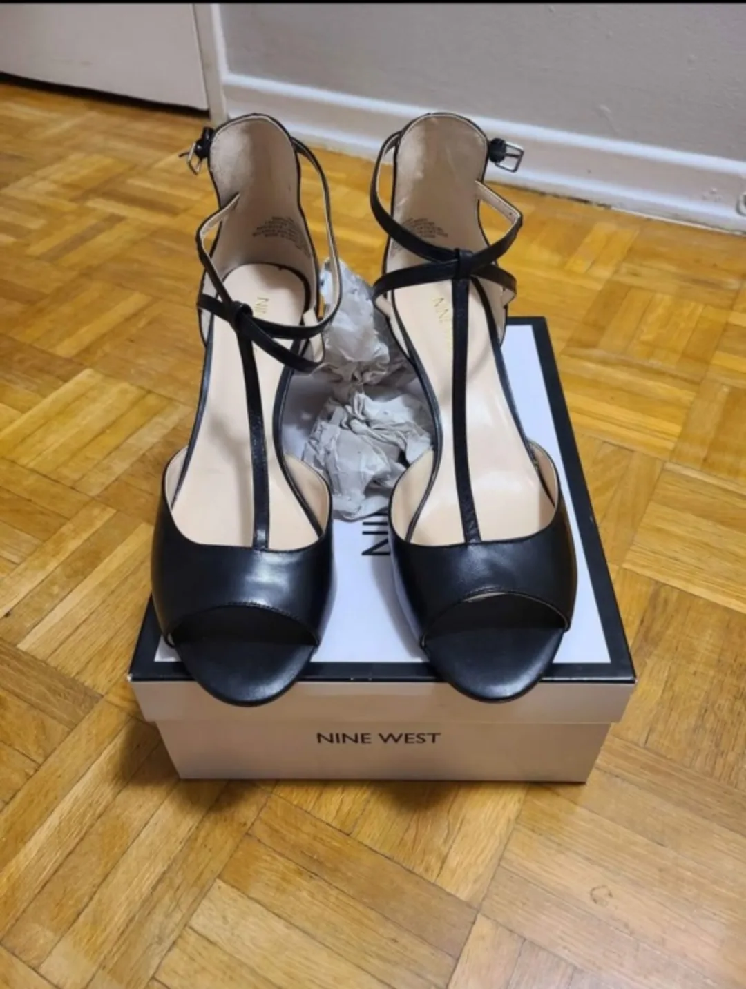 Women's Nine West Leather Heels - sz 10 image indicator(2)