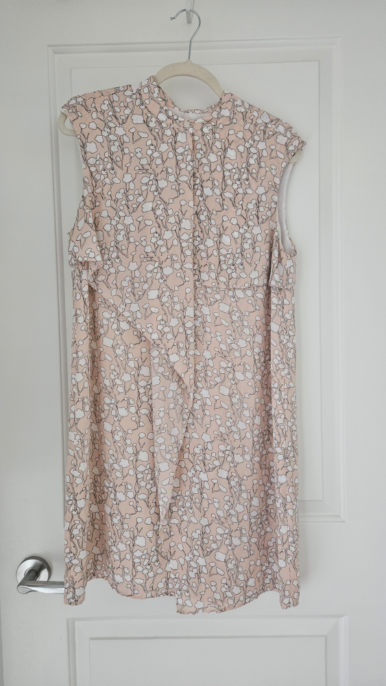 TRISTAN Floral Dress, Peach color, Size Medium (6-8)