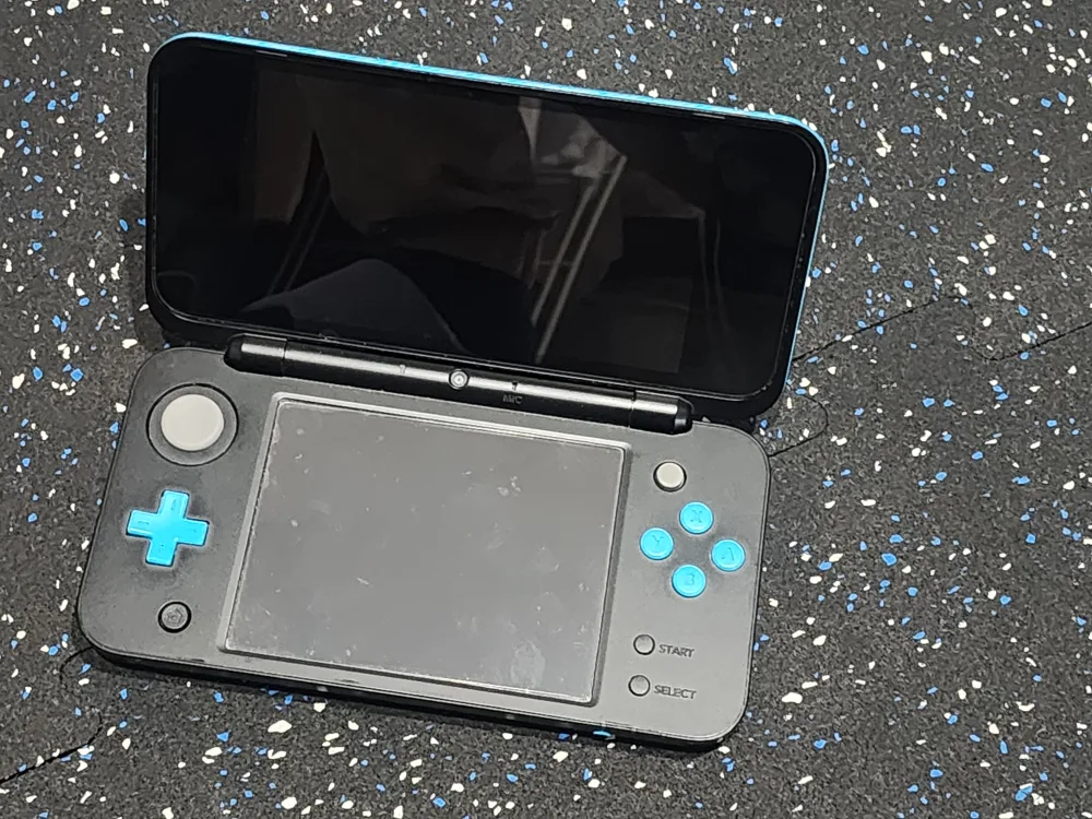 Nintendo 2DS with Pokémon Games image indicator(5)