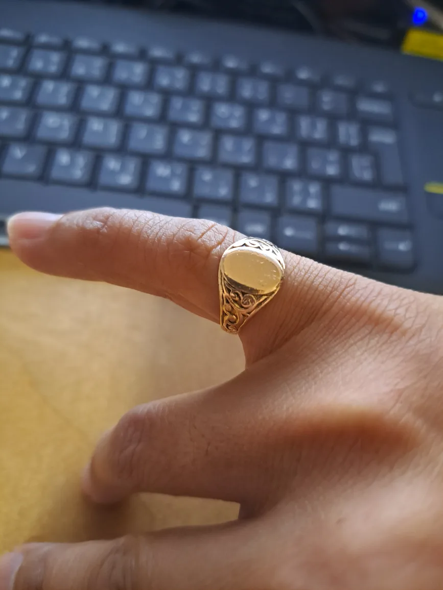 Vintage Gold Signet Ring image indicator(7)