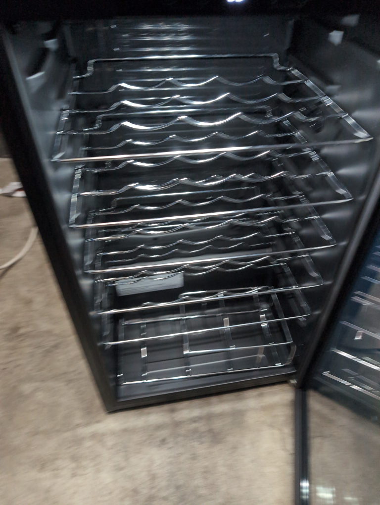 Wine cooler with multiple shelves insignia NS-WC29SS3 - photo 2