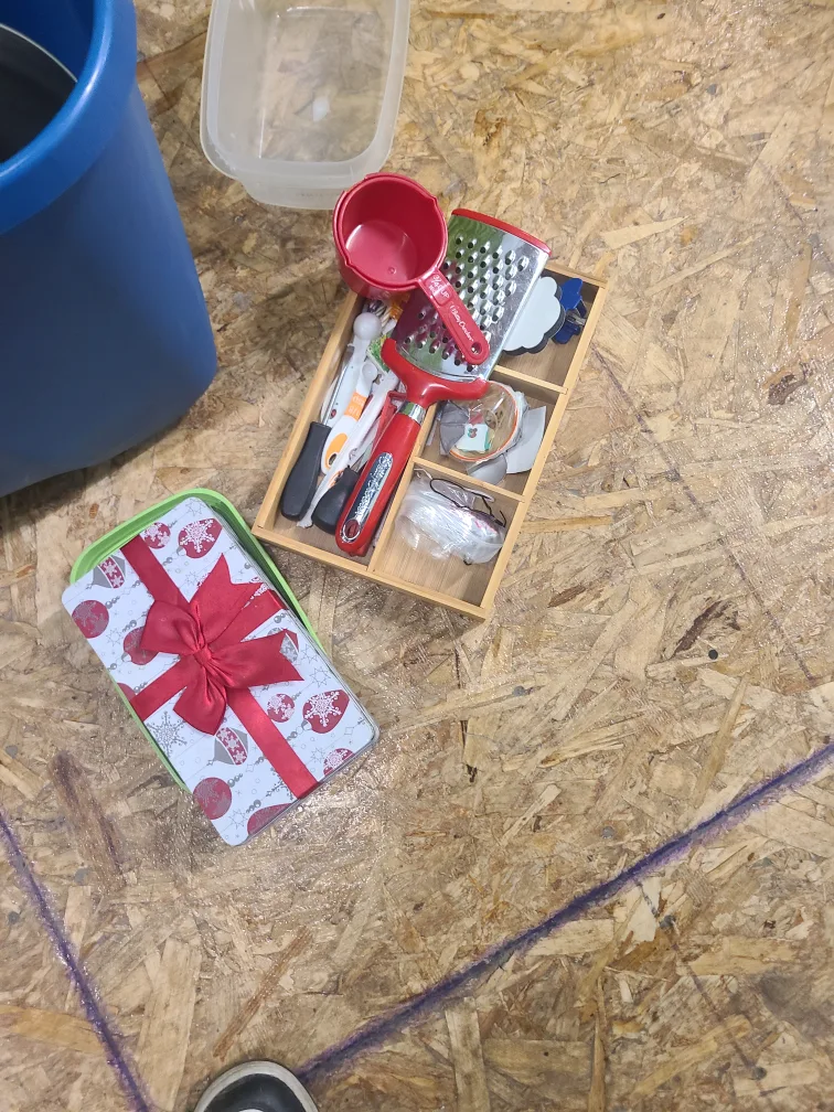 Kitchen Essentials Bin image indicator(4)