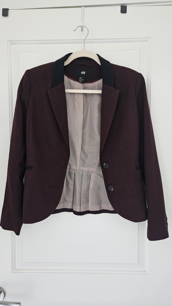 Beautiful H&M Blazer, Burgundy - Size 6 (Medium)