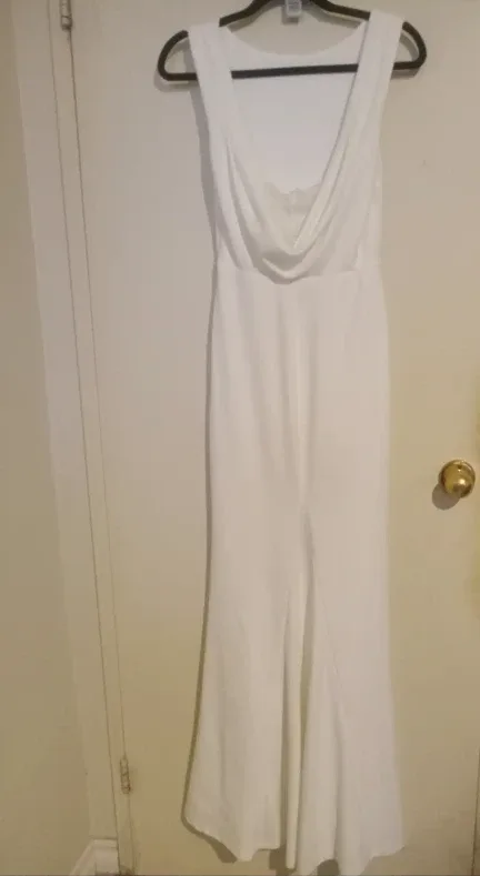 Beautiful (Size: 4) Wedding Dress! thumbnail
