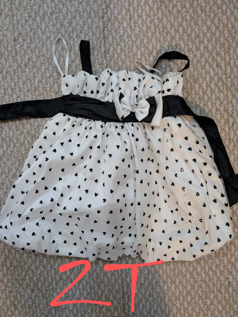 Bundle of adorable girls' dresses $5 ea image indicator(3)