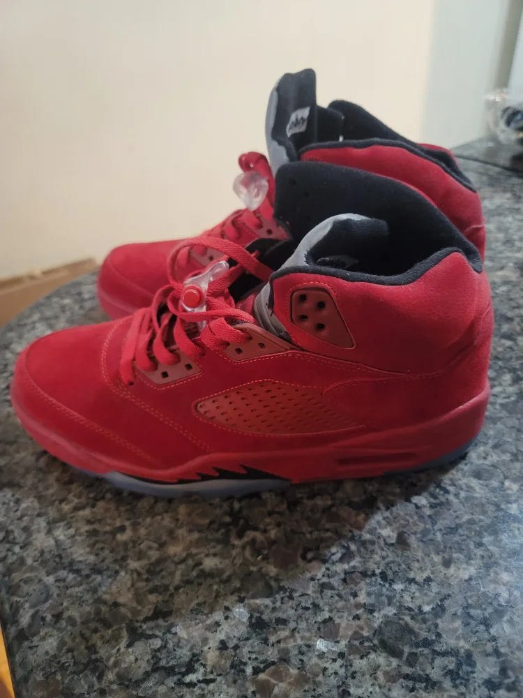 Men's Basketball Sneakers Red Suede. Size 11 image indicator(3)