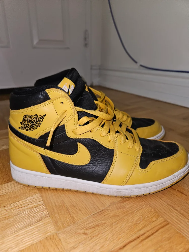 Jordan 1s High Retro Pollens (Men's 10.5) image indicator(4)