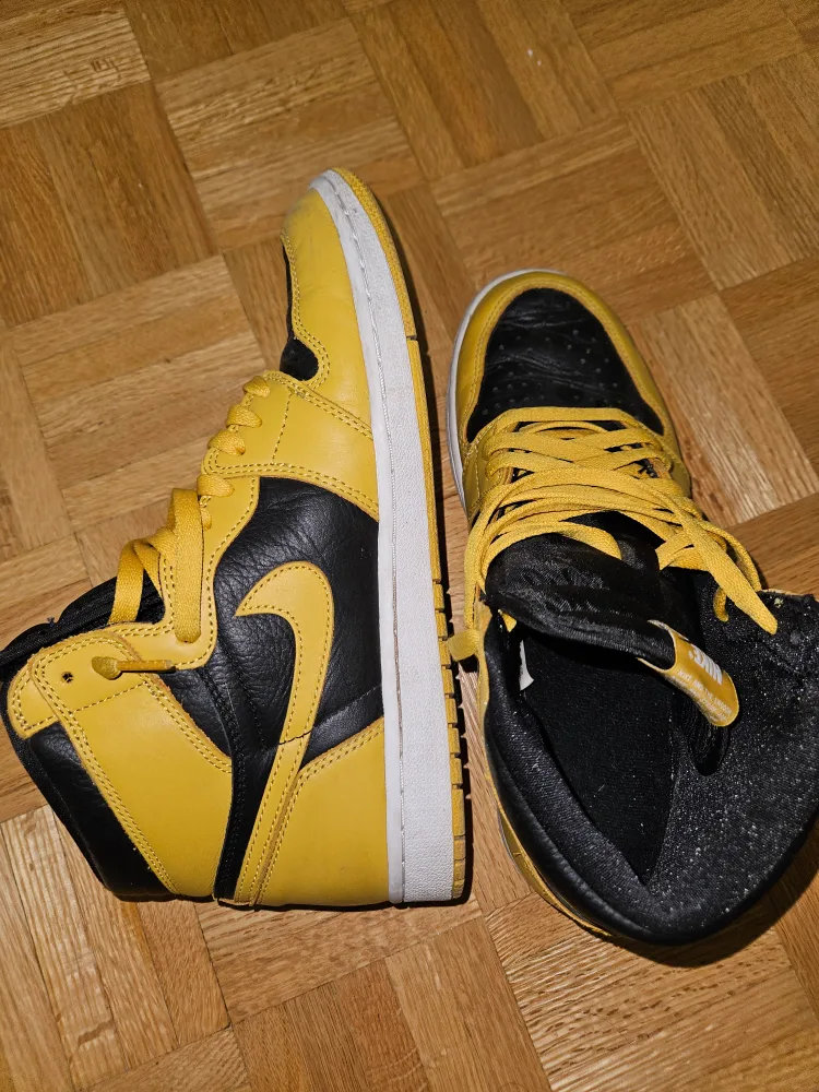 Jordan 1s High Retro Pollens (Men's 10.5) image indicator(5)