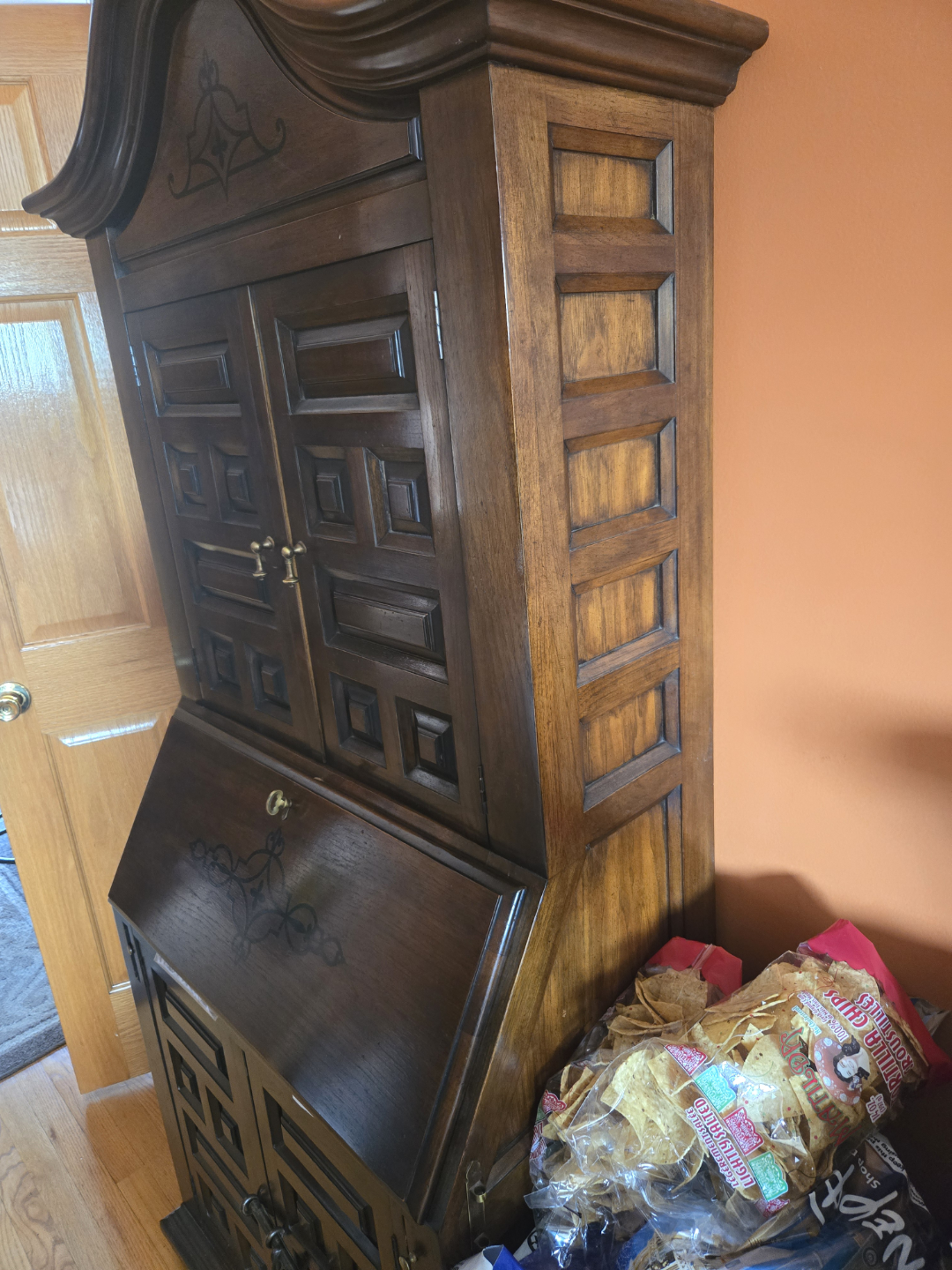Vintage Style Wooden Cabinet - photo 3