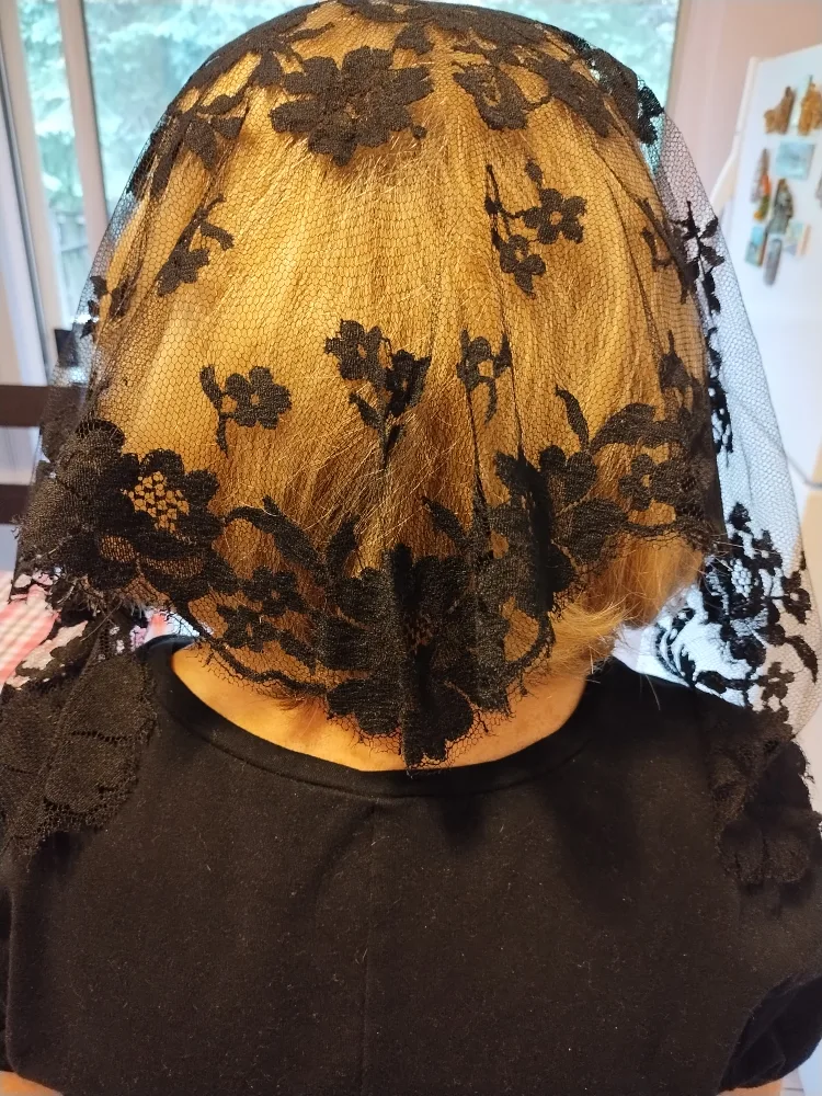 Black Lace Head Covering image indicator(5)
