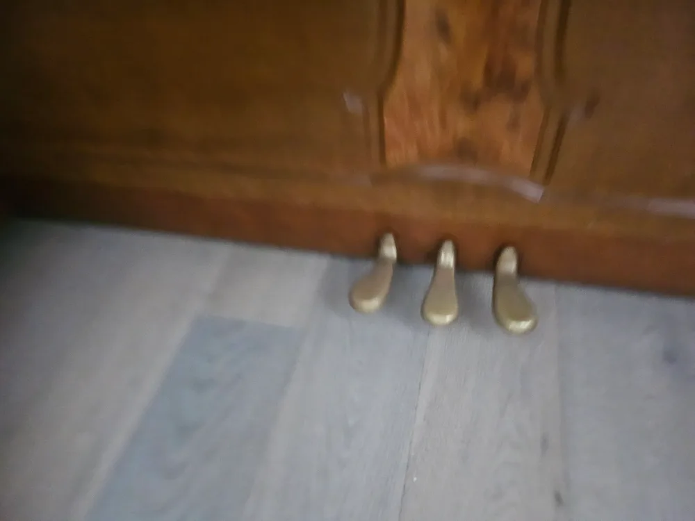 Young Chang Upright Piano UC-110 image indicator(6)