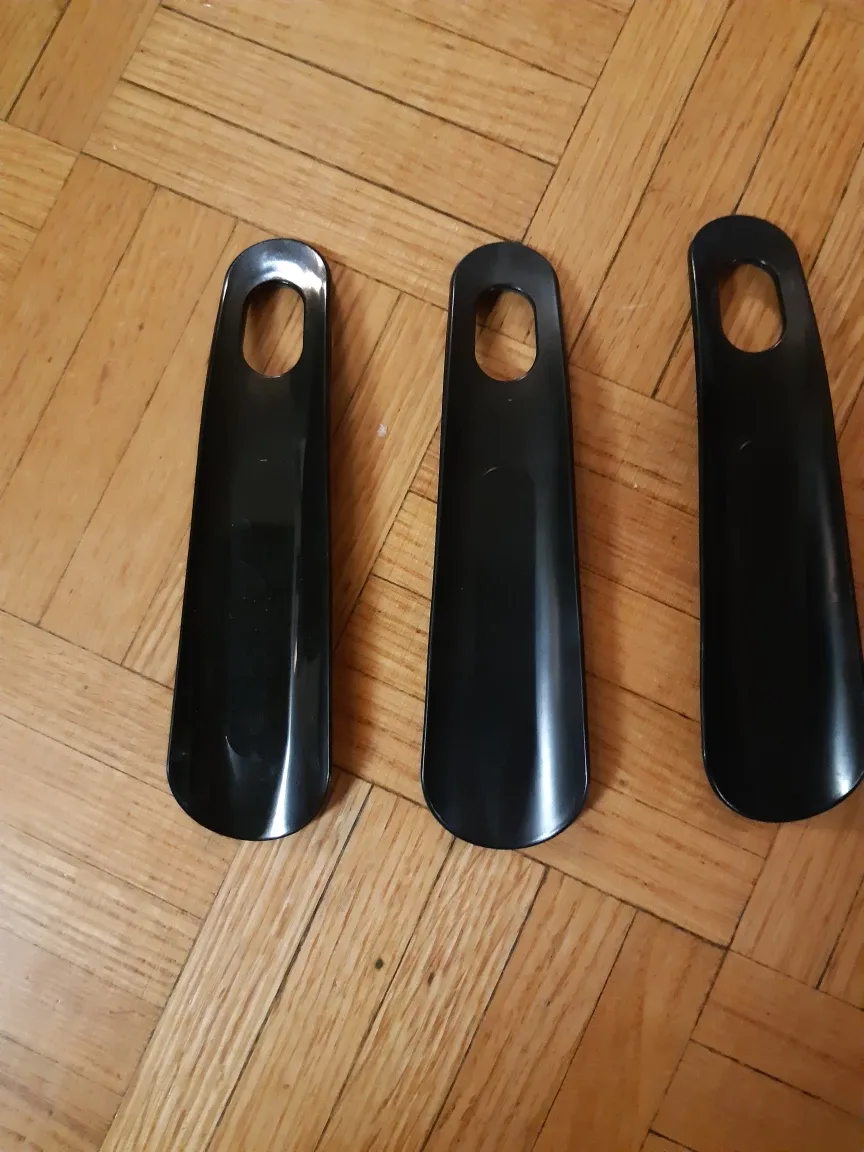 Three Black Plastic Shoehorns #freecycle thumbnail