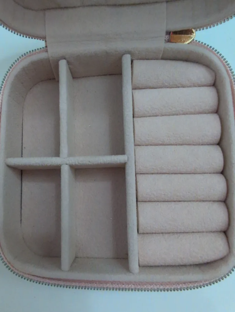 Pink mini jewelry case 💚🥕 image indicator(2)