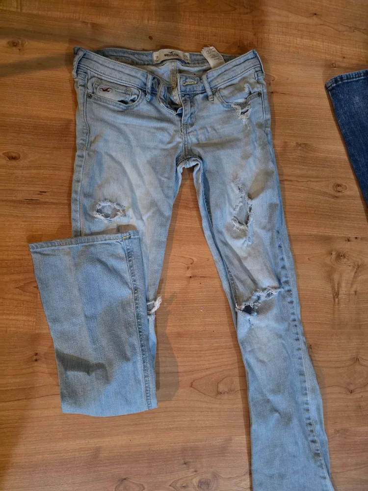 Hollister Light Wash Jeans thumbnail