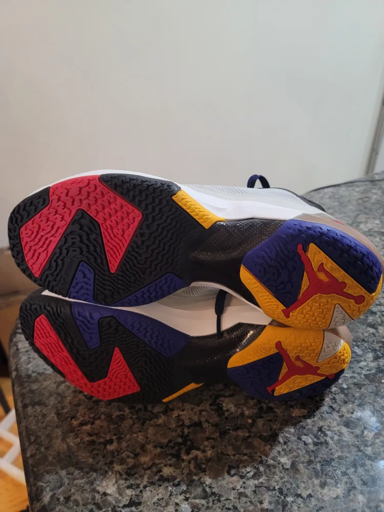 Air Jordan XXXVII Basketball Sneakers. Sz 11 image indicator(5)