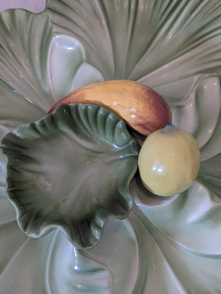 Napco Ceramic Cabbage Leaf Dish image indicator(3)