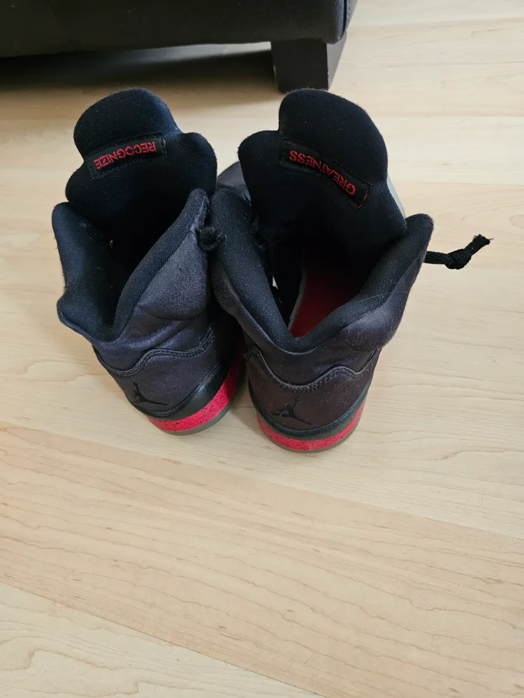 Air Jordan 5 Black and Red Sneakers image indicator(2)