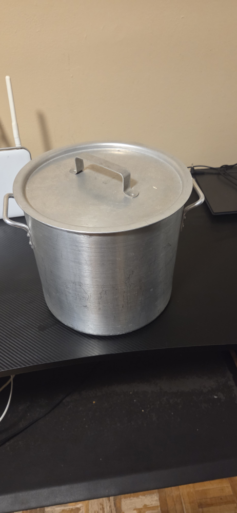 Large pot with lid