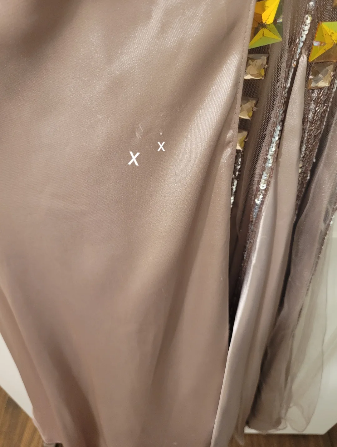 UNIQUE & Elegant Evening Gown & Nine West Clutch image indicator(10)