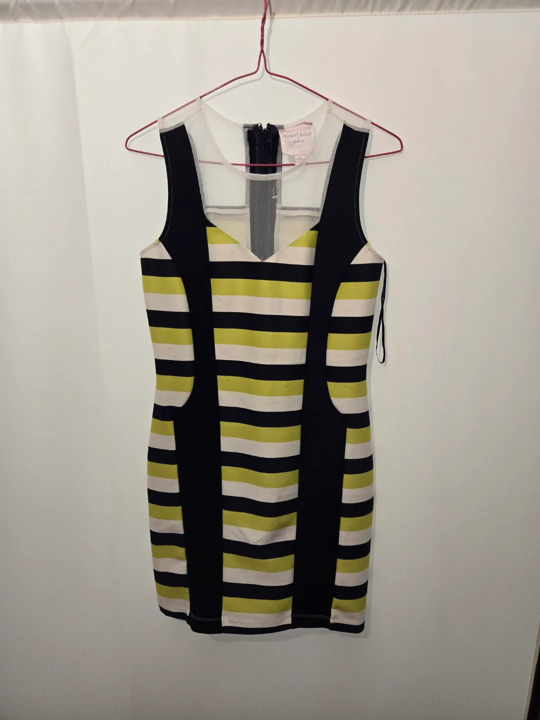 size S Romeo & Juliet Couture Dress image indicator(3)