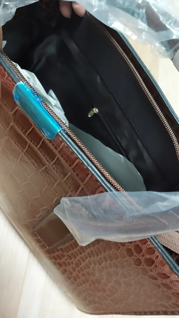 BRAND NEW Brown Faux Crocodile Leather Handbag image indicator(2)