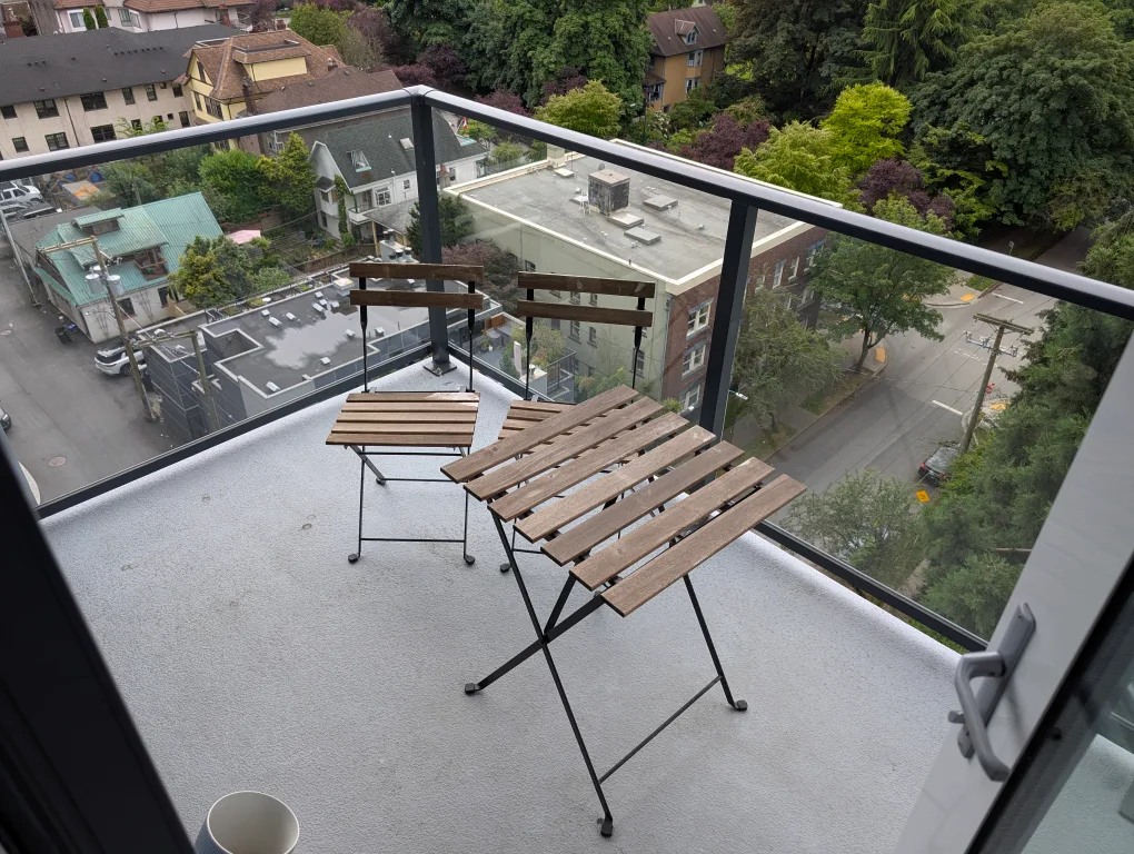 Outdoor patio table and chairs thumbnail