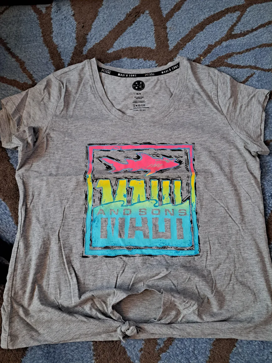 Maui & Sons Grey Graphic T-Shirt - Size M thumbnail