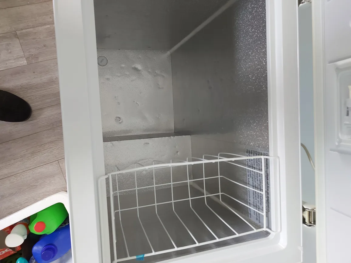 Master Chef Chest Freezer - White image indicator(2)