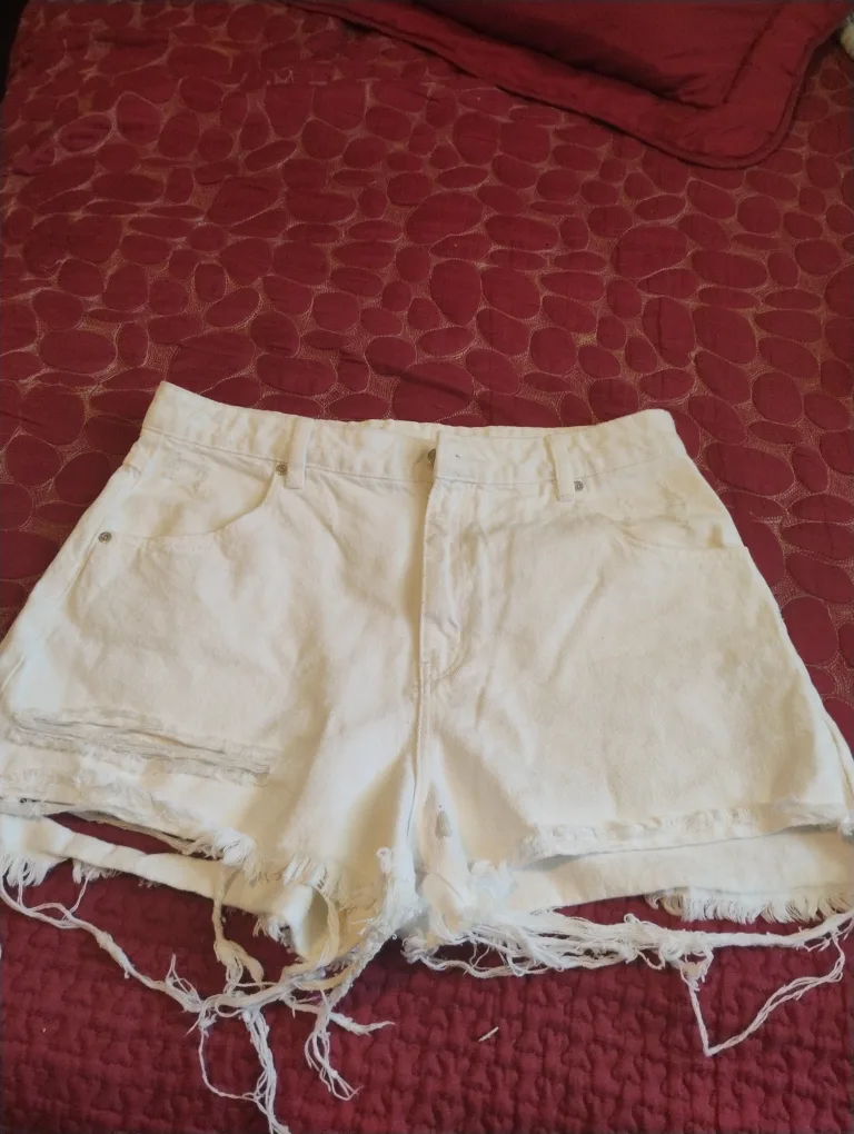 White Denim Frayed Shorts for 4$ thumbnail