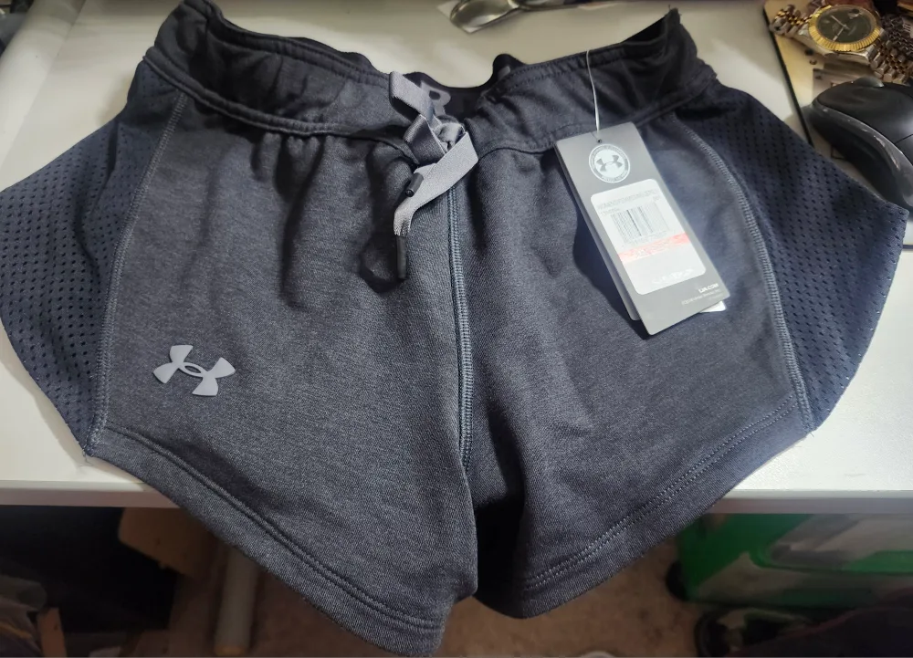 Under Armour Women's Shorts - Size XS - NEW thumbnail