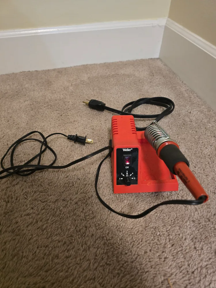 Weller WLC100 40-Watt Soldering Station thumbnail