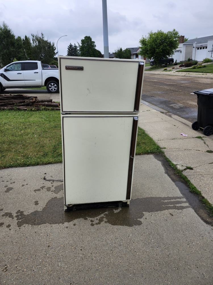 Vintage Top-Freezer Refrigerator - photo 2